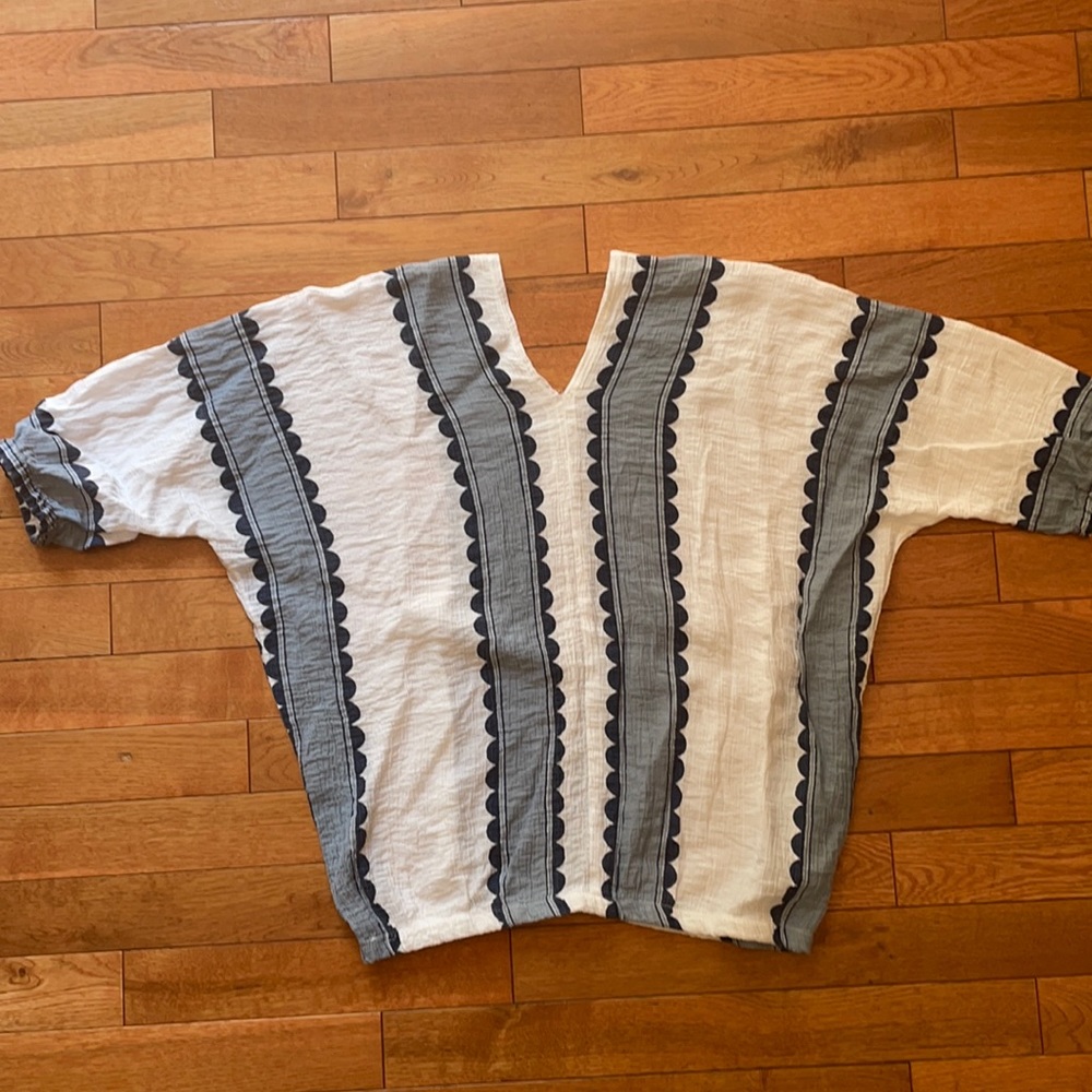 Flowy elastic banded shirt